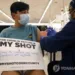 CDC "백신 미접종자 코로나 재감염률 접종자 2배"