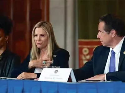 ‘미투’ 지지한 쿠오모 “뒤에선 권력형 성추행”