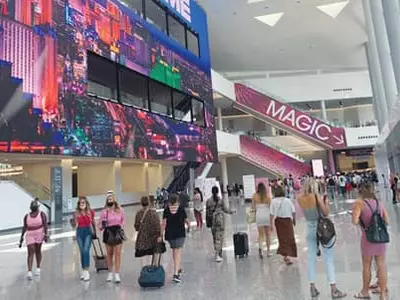 의류 매직쇼, 첫 날부터 바이어 붙잡기 열기 ‘후끈’