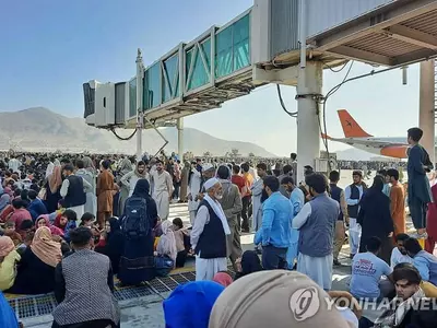 아프간 카불공항 아수라장…사이공 탈출 때보다 심각