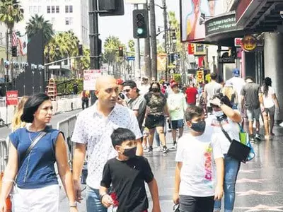 할리웃 거리 살아난다… 타주 관광객 급증