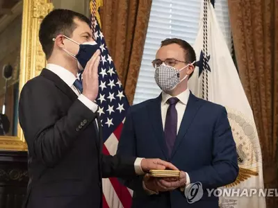 성소수자 부티지지 교통장관 부모됐다