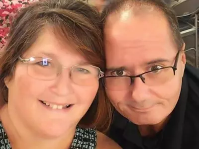 코로나 치료 후 퇴원한 아내, 집엔 코로나로 숨진 남편