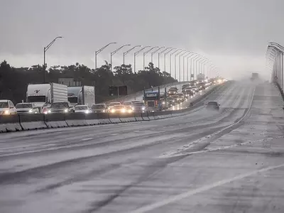 허리케인 아이다 접근에 끝없는 차량 대피 행렬