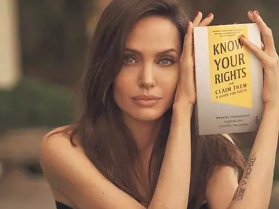 “성추행 와인스타인과 같이 일해 갈등”