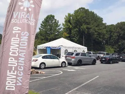 코로나 언제 끝날까… “막바지” vs “3년 더”