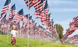 내일 9.11 테러 20주년… 2,997명 희생자를 기리는 성조기