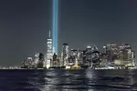 9.11 20주년… 뉴욕 상공에 ‘추모의 빛’
