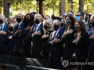 바이든, 9·11 20주년 추모식 참석…뉴욕 비극 현장서 묵념