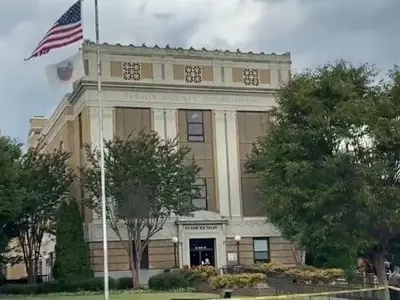 유죄판결 나오자 판사에 달려든 피고…법정서 총 맞고 사망