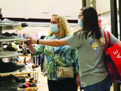 연말 샤핑 전망 밝아, 소비자들‘지갑 연다’