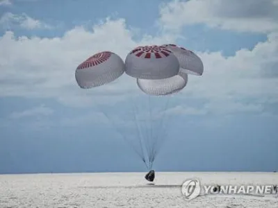 스페이스X 우주 관광객 무사 귀환