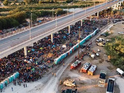 국경에 대거 몰린 아이티 난민들, 연방 ‘송환작업’