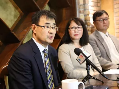 김세환 목사와 교인들..."불의에 맞서 싸우겠다"