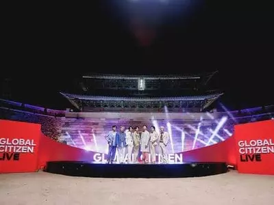 '6개대륙 자선공연' BTS가 문 열었다…숭례문에서 무대