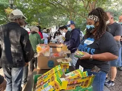 디딤돌선교회, 노숙자 나눔 축제 열어