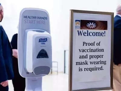 약효 내는 백신 의무화… 마감일 닥치자 접종률 올라가