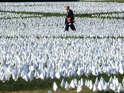 ‘기억하라’ 코로나19로 숨진 미국인들 추모