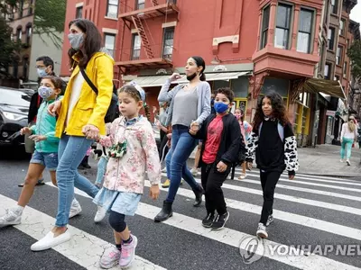 미국 확진자 35%↓…또 확인된 '코로나 2개월 주기설'