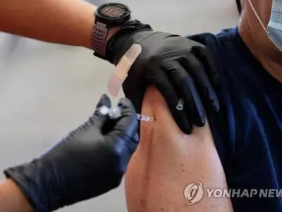 "화이자 코로나백신 두달 후면 항체 감소…중증 차단은 유지"