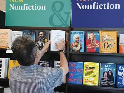 “최악 물류 대란으로 책이 없어 못 팔 지경”