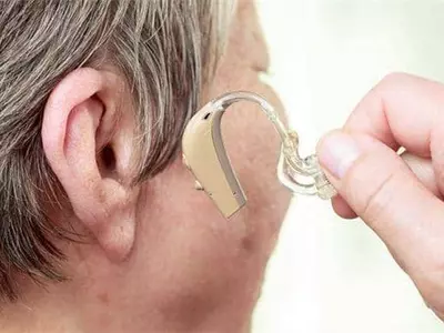 70대 66%가 앓는‘노인성 난청’, 방치하면 청력 잃어