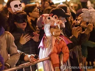 파우치, 올해 핼러윈 놀이에 'OK'…"백신 맞고 즐기세요"