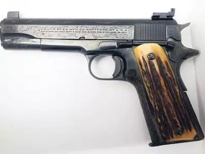 알카포네 권총 86만달러 “20세기 총기 중 최고가”