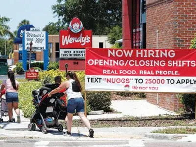 430만명의 근로자는 어디?… “영원히 안 돌아올 수도”