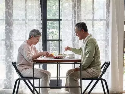 65세 넘으면 매일 생선·고기를 손바닥만큼 먹자