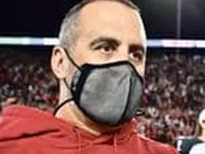 백신 거부로 해고된 대학풋볼 감독 소송 예고