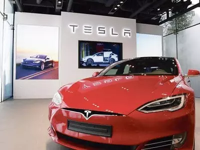 전기차 ‘대세’ 테슬라, 거센 도전 직면