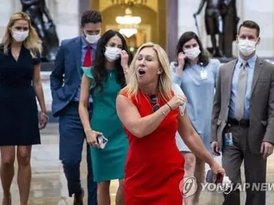 마스크 착용 상습 거부한 극우의원, 벌금만 4만8천 달러