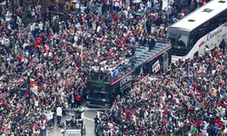 브레이브스 우승 퍼레이드에 수십만 군중