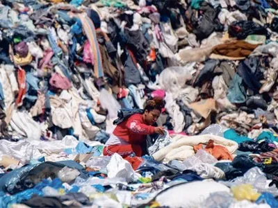 사막의 ‘옷 산’… 패스트패션의 그늘