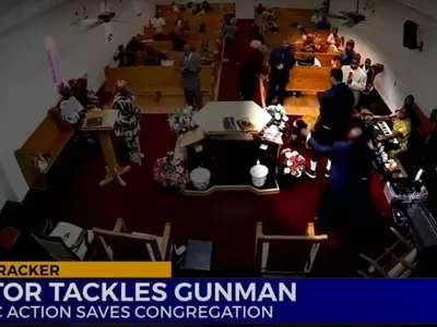 테네시주 목사가 예배중에 맨몸으로 총든 남성 제압해 참사막아