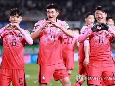 '골대만 세 차례' 벤투호, 황희찬 PK 골로 UAE에 1-0 승리