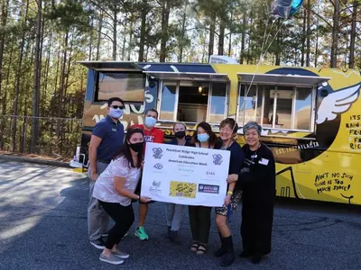 한식대접으로 교사들에게 고마움 전달