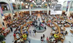 연말 쇼핑 : 긴 줄, 적은 직원 및 물건, 인내심 필요