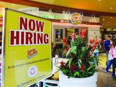 코로나발 구인난···기업들 직원 사수·유치 위해 안간힘