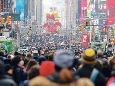 메이시스 퍼레이드… 팬데믹 이전처럼 ‘북적’