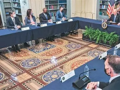 긴축 늦추면 인플레, 서두르면 경기침체… 스텝 꼬이는 연준