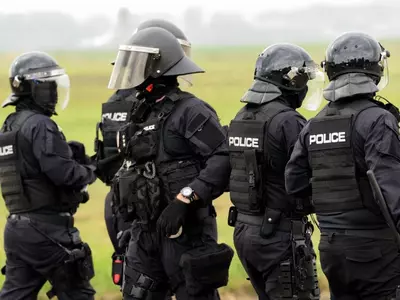 연이은 메트로 경찰관 피격 수난