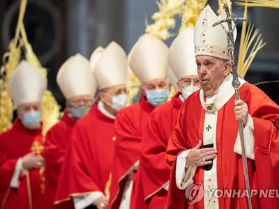 '성지주일' 맞아 미사 집전하는 프란치스코 교황