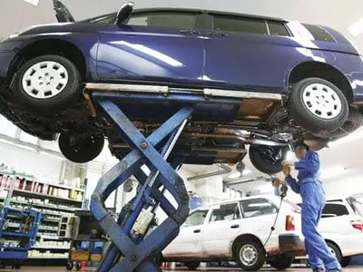 “엔진 오일 가는 데 4시간”…딜러 가기 무섭다