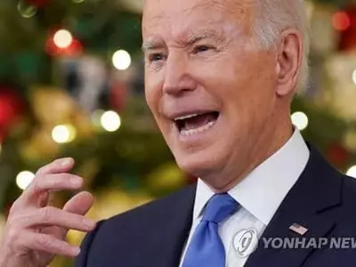 바이든, 무료 검사키트에 접종소 확대…오미크론 대응 총력