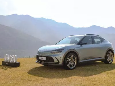 얼굴로 문 열고 지문으로 시동…미래에 가장 가까운 전기차