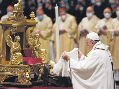 오미크론 탓 ‘더 고요한 밤’