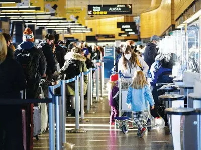 오미크론 확산… 악천후로 항공대란 나흘째 계속