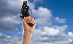 새해 맞이 총으로 축포…감옥갈 수 있다